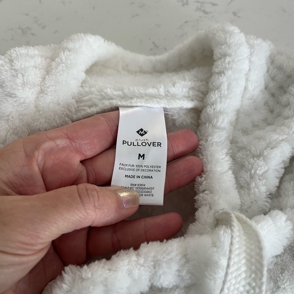 White fleece pullover, size Medium, EUC, worn once - Picture 2 of 2